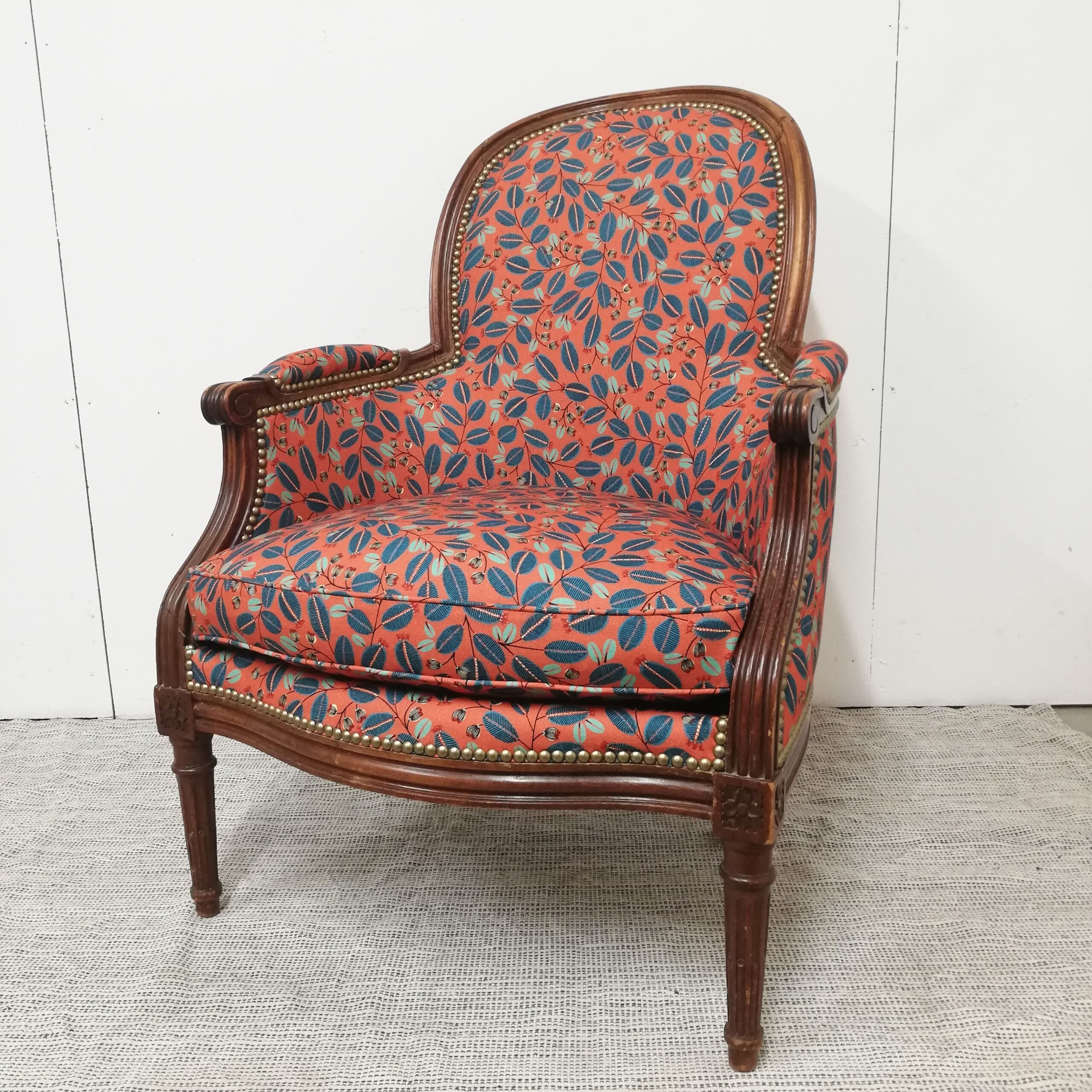 La Fabrique de Margaux - fauteuil bergère à coussin restauré avec un tissu thevenon à motif floral Rennes Ille et Vilaine Bretagne